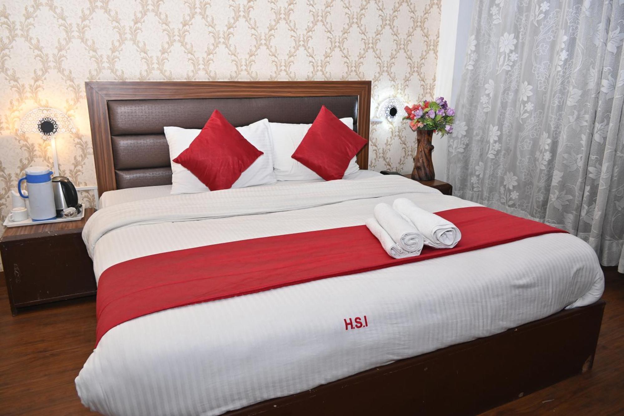 Hotel Sitara International Manali  Exterior photo